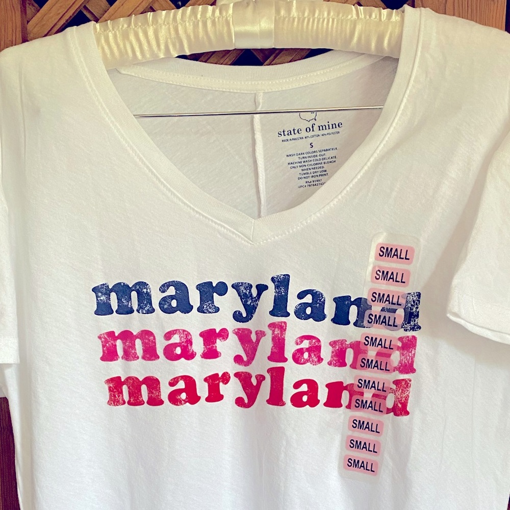 NWT 2/$30 - Women’s Maryland White V-Neck Short Sleeve Graphic Tee T-Shirt